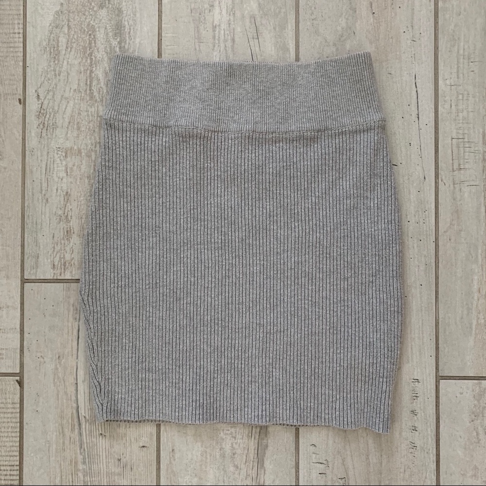 Kendall & Kylie body con mini skirt size small